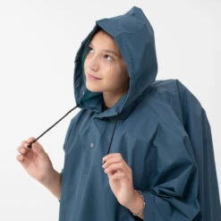 Poncho Impermeable De Montaña Y Trekking Máx. 10 Litros Adulto Forclaz 50 -Ropa Montañismo Tienda poncho impermeable de montaa y trekking max 10 litros adulto forclaz 50 4